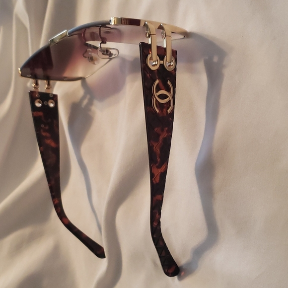 Women Sunglasses - Picture 3 of 4